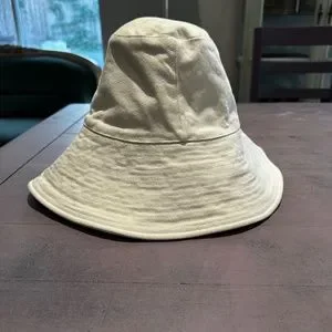 Doen White Bucket Hat DÔEN Canvas Bucket Hat - Neutrals Hats, Accessories  main image 3